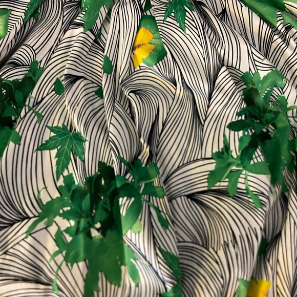 Tropical print skirt 🌴🌺 - Picture 3 of 4